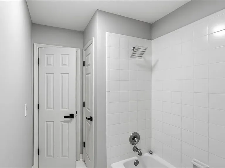 4563 Fountain Dr NE — Photo 18