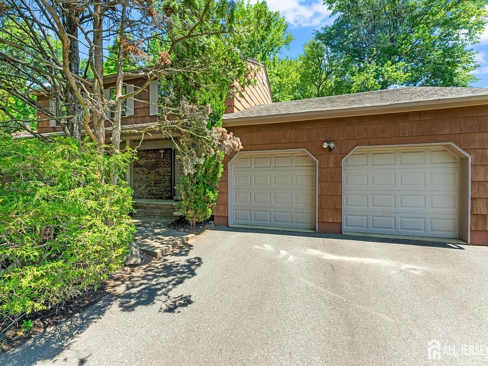 1st image of 11 Aspen Cir