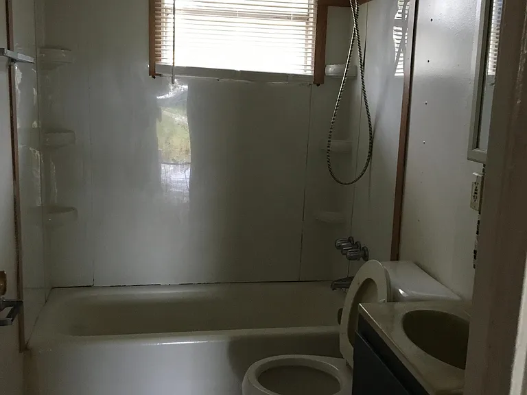 212 Chester St — Photo 4
