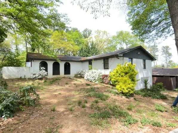 637 N Kingsley Dr, Lithia Springs, GA 30122