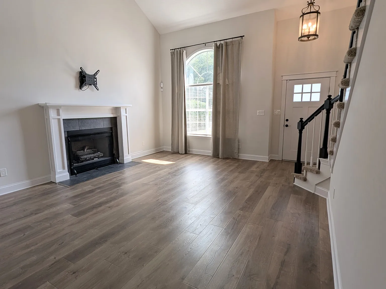 3 bed, 2.5 bath, 2086 sqft, $2,650 — Photo 3