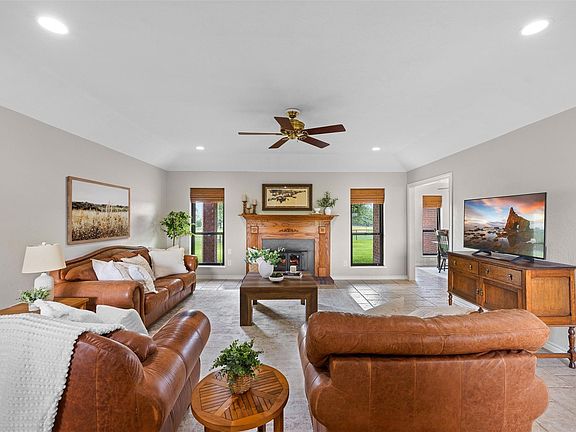 3rd image of 1016 County Road 306