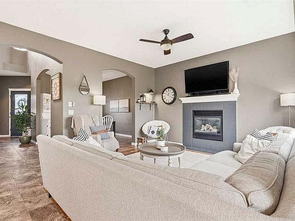 2nd image of 220 SW Springmere Pl