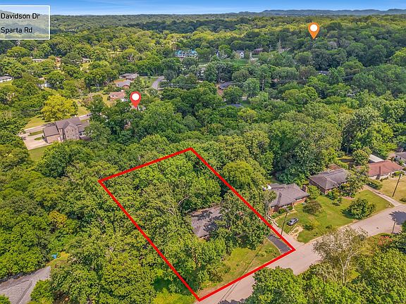 4th image of 1008 Downey Dr