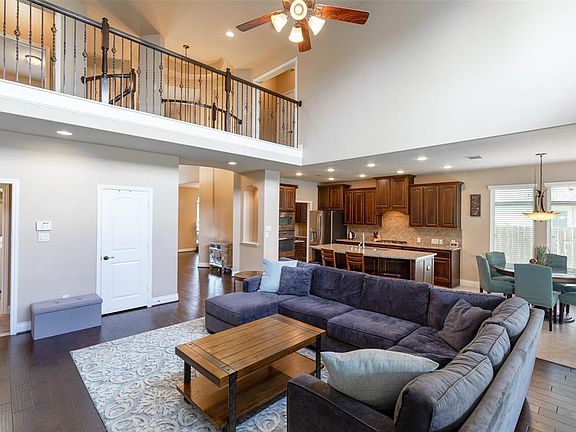3rd image of 11 Denoa Ln
