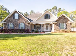 110 Lake Ridge Dr, Baxley, GA 31513