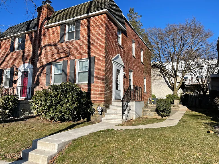 55 Woodale Ave — Photo 1