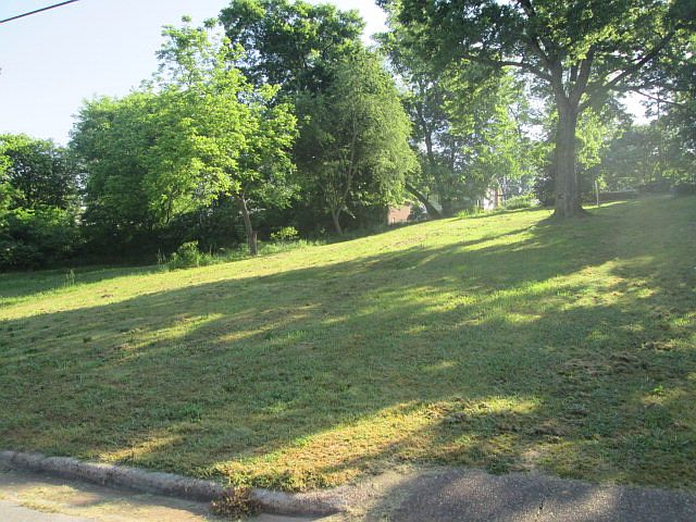 2nd image of 330 Redbud St