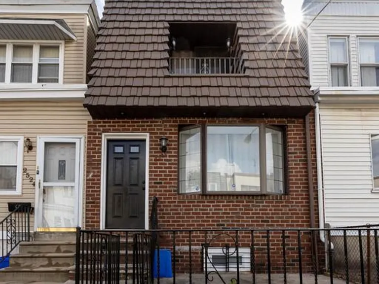2522 Shields St — Photo 1