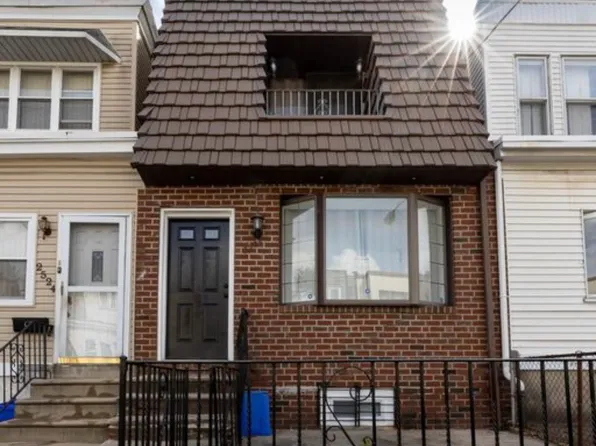 2522 Shields St, Philadelphia, PA 19142