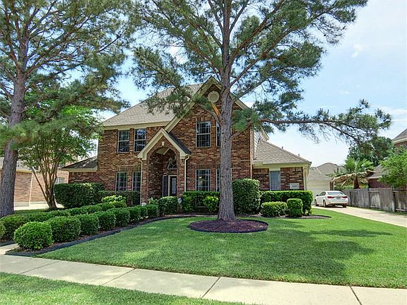 2nd image of 17449 Emerald Isle Dr