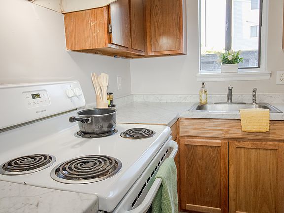 3rd image of 14 Countryplace Ln