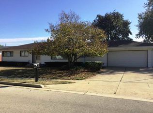 325 Sycamore Ln, Machesney Park, IL