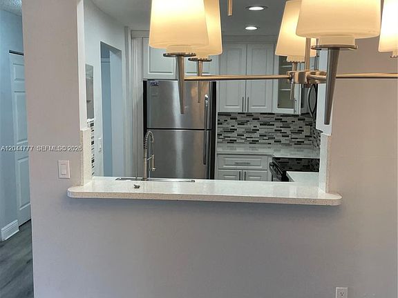 4th image of 13685 NE 10th Ave APT 301