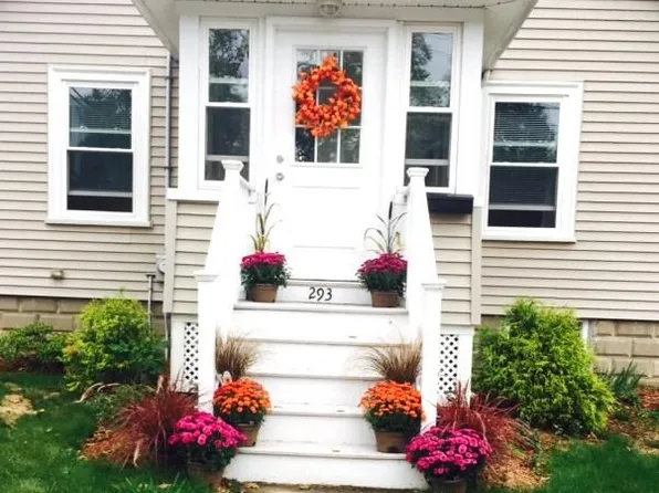 293 Vermont St, West Roxbury, MA 02132