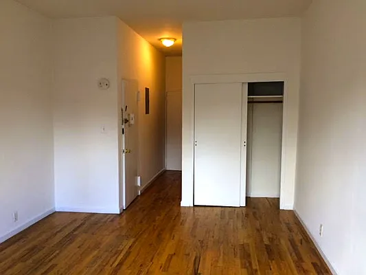 Rented by Acacia Realty | media 8