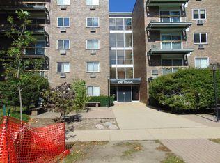 250 Ridge Ave APT 3D, Evanston, IL 60202