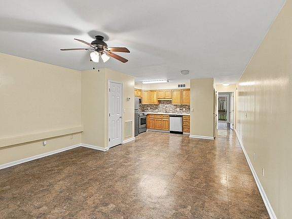 4th image of 141 Colonial Cir #A-2