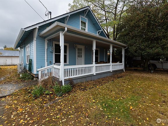 2nd image of 138 McArthur Street S
