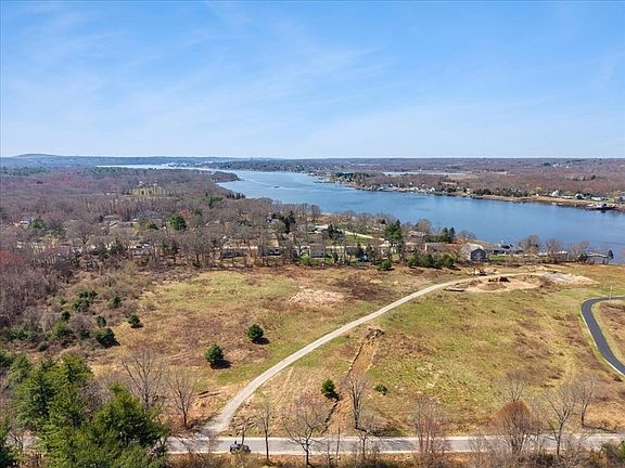 5th image of 8 Ferry Ln
