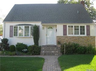 1350 Darby Rd W, Wantagh, NY 11793