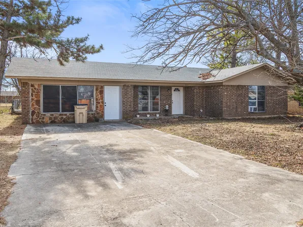 1005 E Fitzgerald St, Bangs, TX 76823