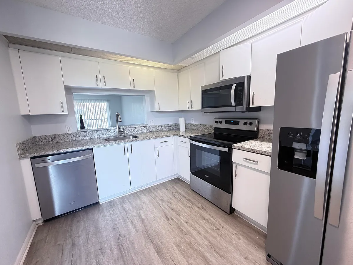 Building Photo - 12650 SW 15th St #304F