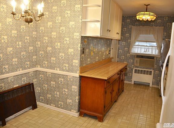 5th image of 310 Willow St
