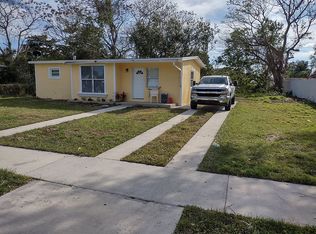 142 SE Castana Ct, Port Saint Lucie, FL 34983