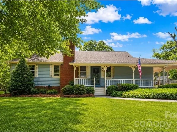 6016 Indian Brook Dr, Matthews, NC 28104