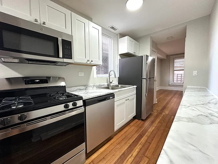 2052 N Dayton St — Photo 2