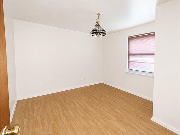 5th image of 83 E 41st St