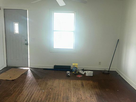 4th image of 827 Golden Ave