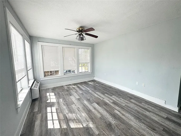 704 Cordova Dr #4 — Photo 5