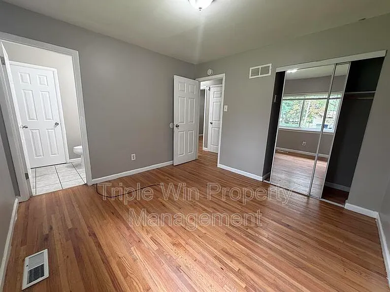 714 Undercliff Dr — Photo 22