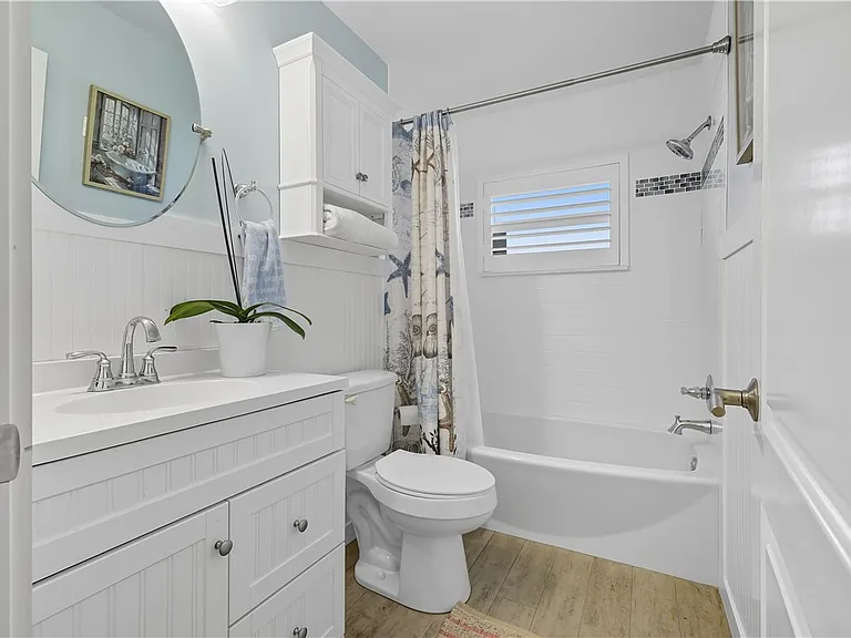 676 Royal Palm Pl — Photo 15
