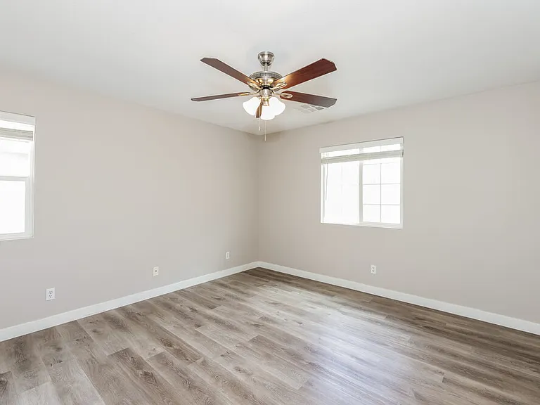 10215 Cougar Crossing St — Photo 9
