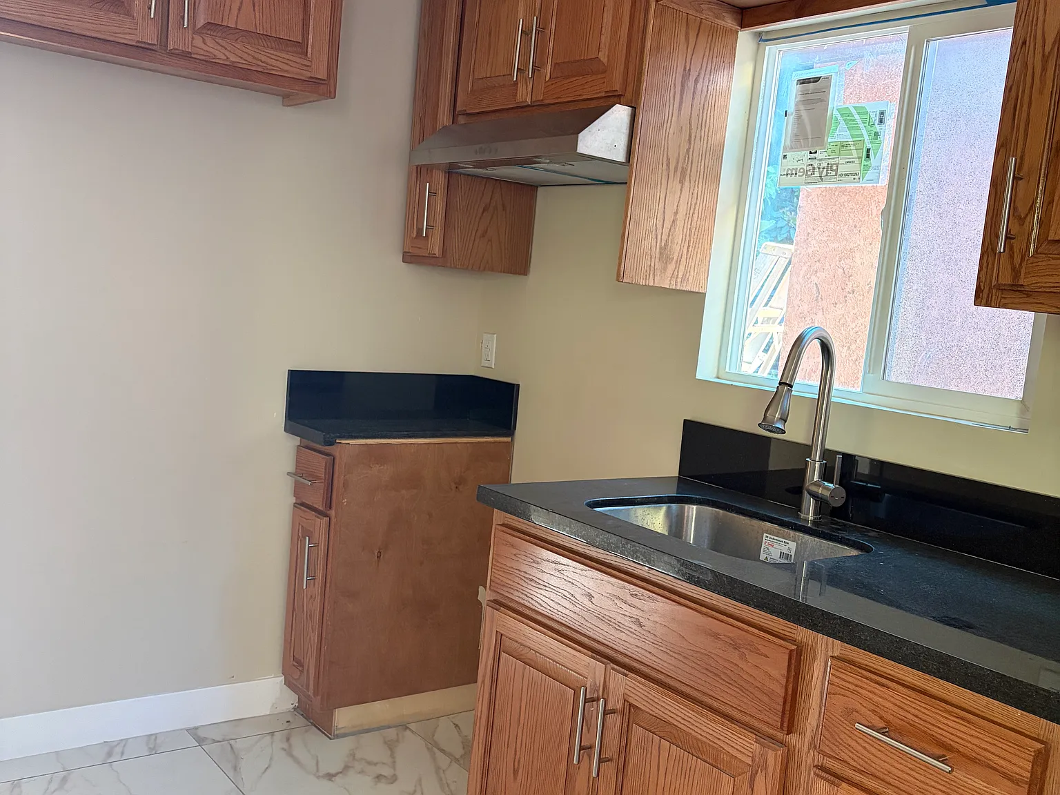 3 bed, 1035 sqft, $3,300 — Photo 4