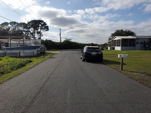 4th image of 15 Grape Ln