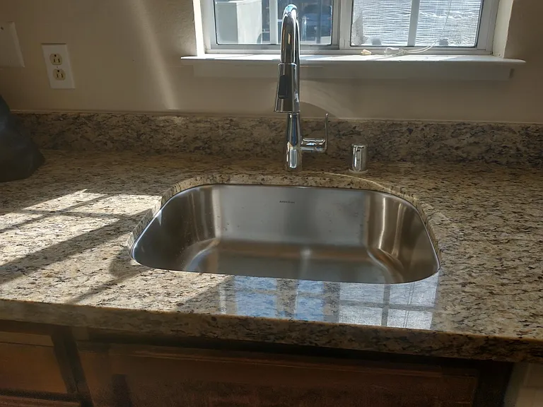 64 Peters Ave — Photo 5