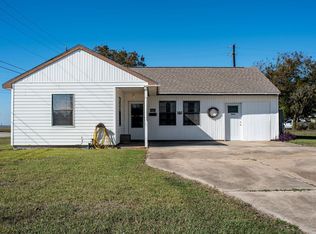 101 Lubbock St, Point Comfort, TX 77978