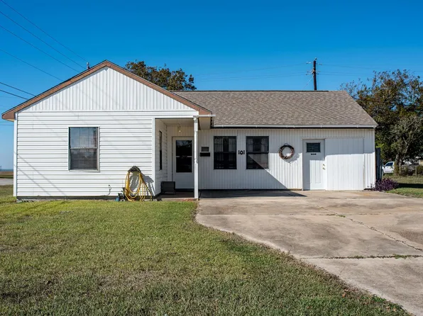 101 Lubbock St, Point Comfort, TX 77978