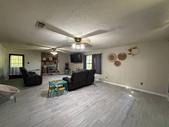4th image of 220 Columbia Road 454