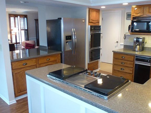 5th image of 5117 Sansom Ct