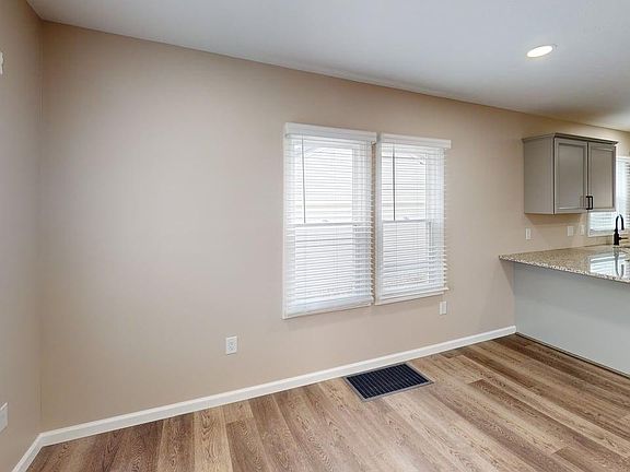 5th image of 110 S Monroe St