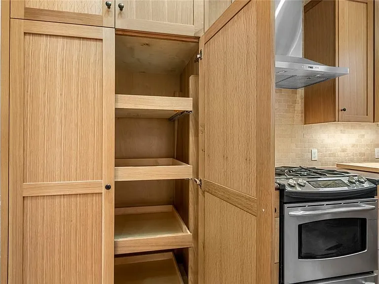 702 W Gibson St — Photo 15