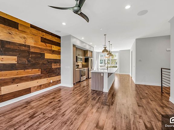 2nd image of 2753 Waverly Dr APT 907