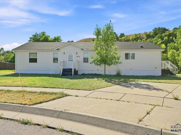 1219 Snowy Peak Ln, Spearfish, SD 57783