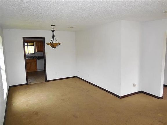 2nd image of 1608 Lancaster Dr