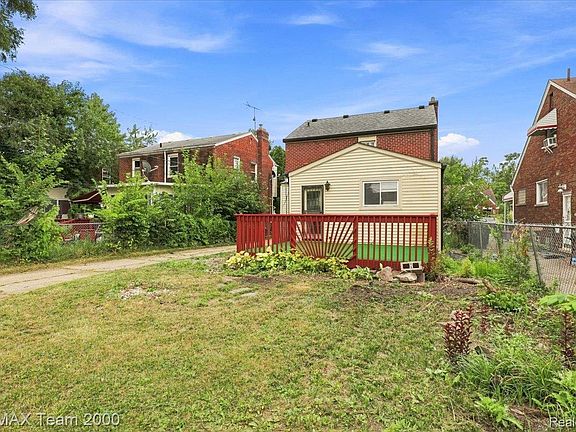 4th image of 15455 Mapleridge St